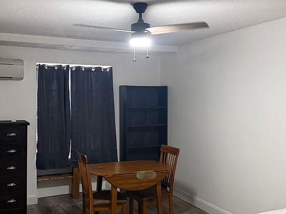 4th image of 309 W Adams St #61