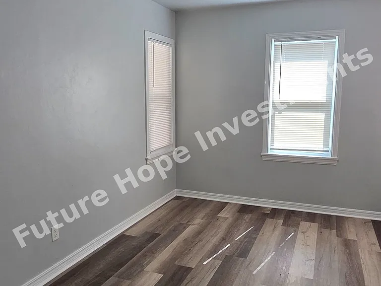 1308 SW 38th St — Photo 5