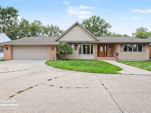 843 N Riverside Ave, Saint Clair, MI 48079