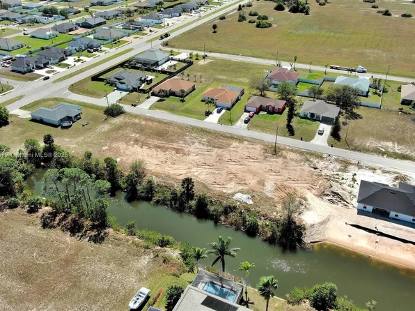 1611 NW 2nd St, Cape Coral, FL 33993