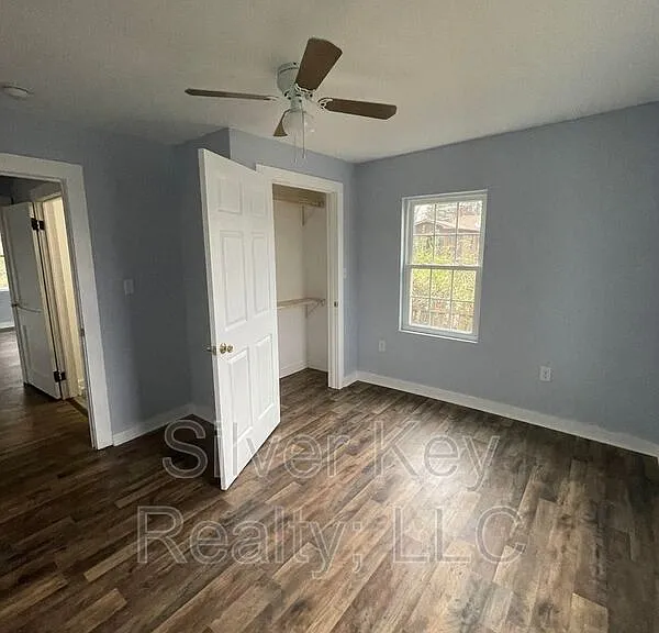 920 E Madison Ave — Photo 9