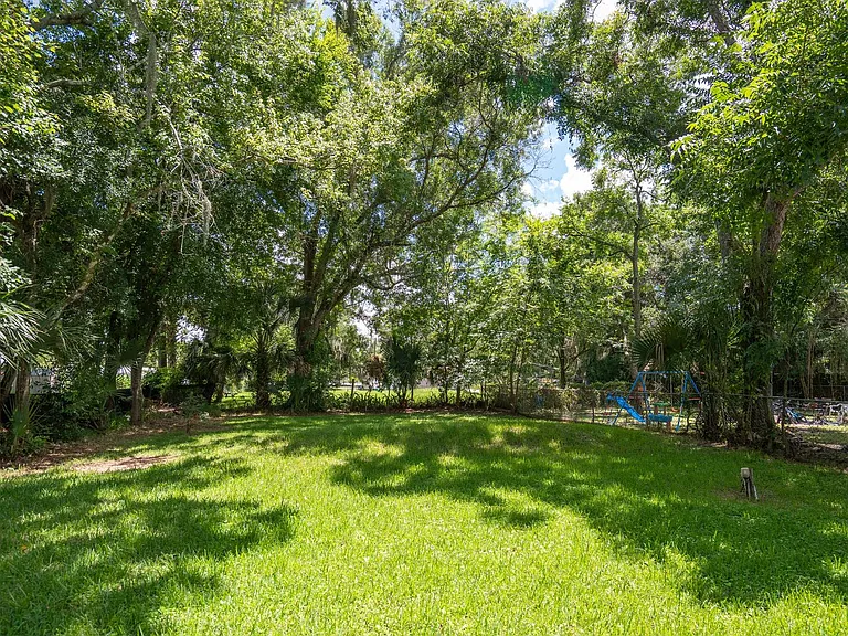 347 Lena St — Photo 24