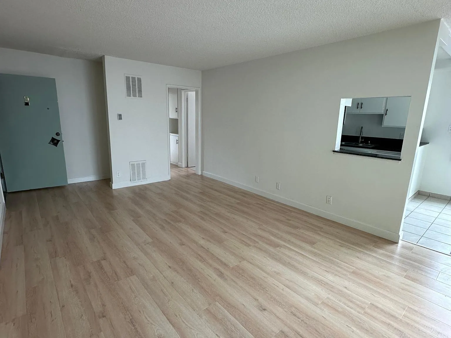 2 bed, 900 sqft, $3,195 — Photo 1