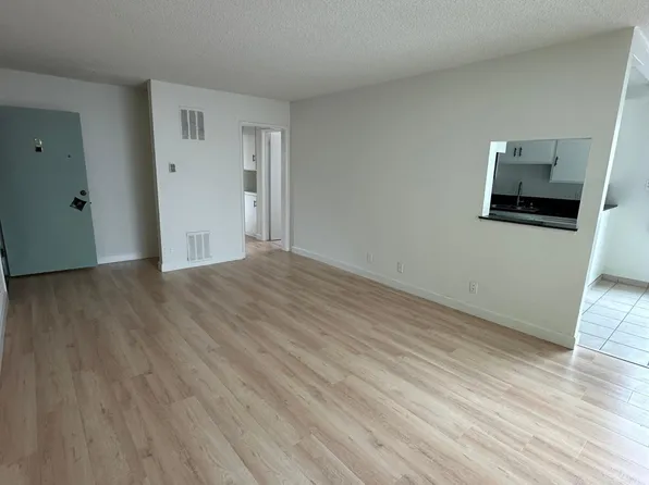 11706 Mayfield Ave APT 9, Los Angeles, CA 90049