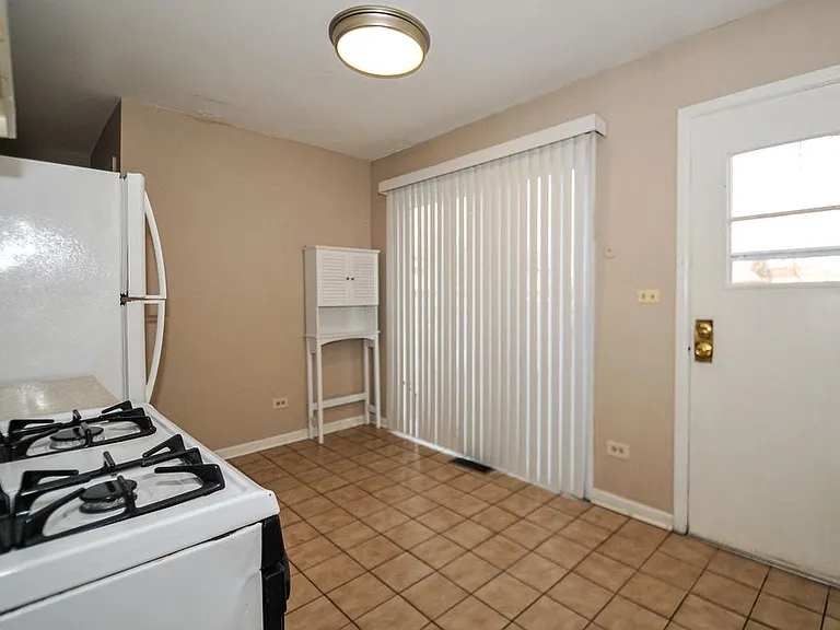 513 W Potter St — Photo 33