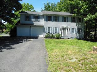 61 Dale Dr, Mountain Top, PA 18707