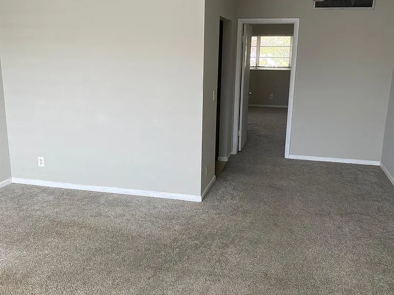 2303 S Federal Hwy #19 — Photo 12