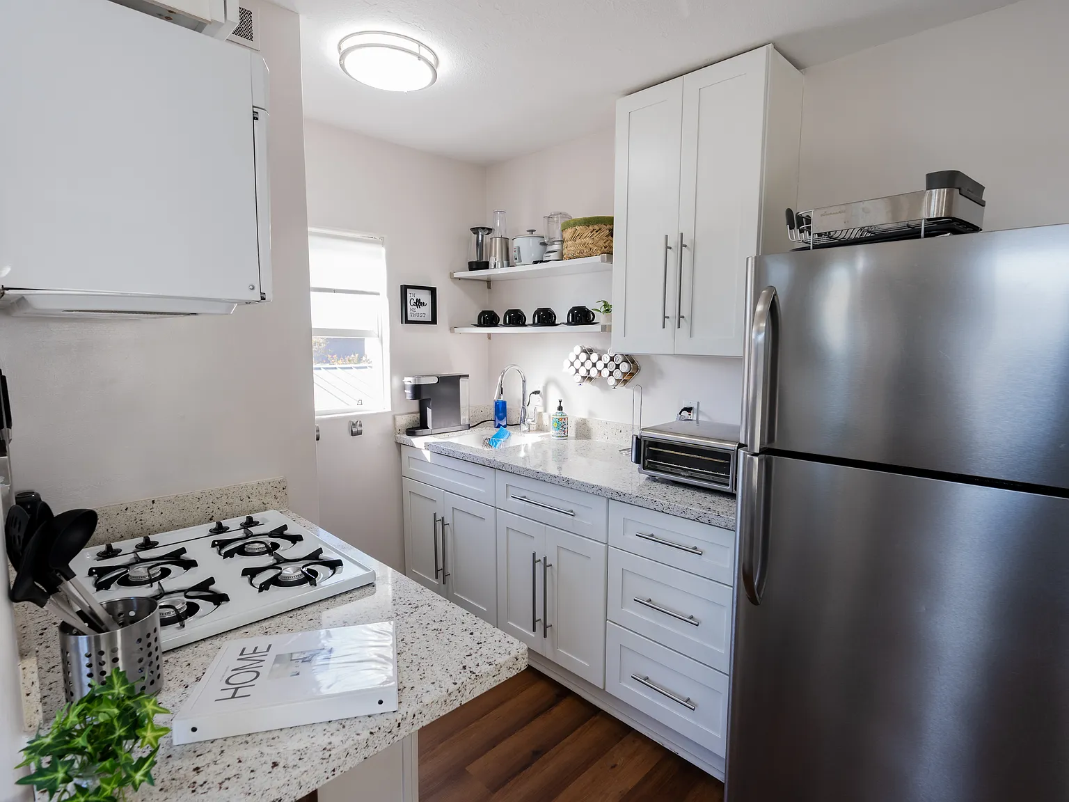 1 bed, 500 sqft, $2,300 — Photo 3