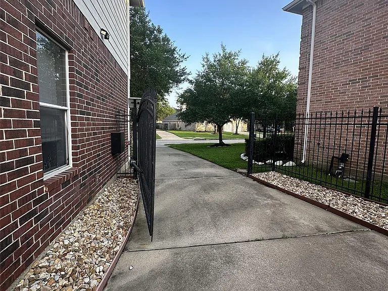 23806 Allingham Ln — Photo 27