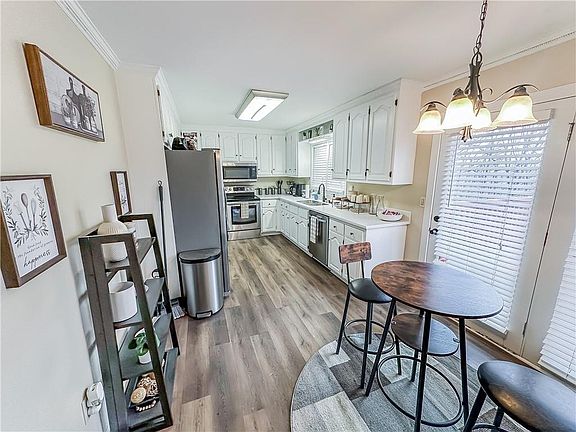 5th image of 199 Amberidge Dr NW