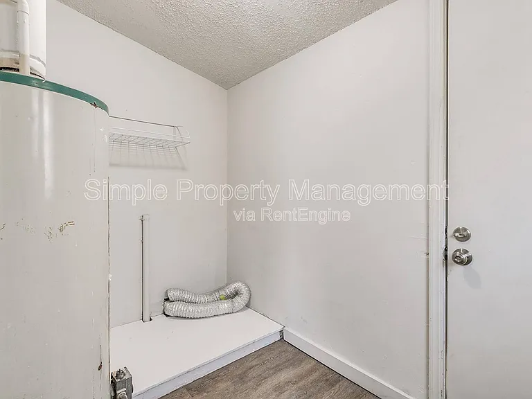 4007 N Rockwell Ave — Photo 12