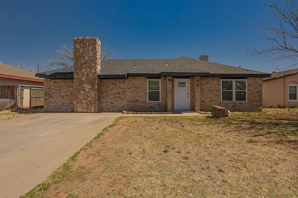 2510 Fontana St — Photo 1