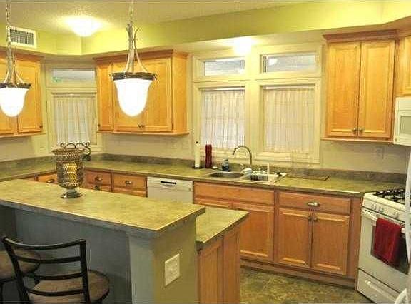 3rd image of 2040 Como Ave Unit 304
