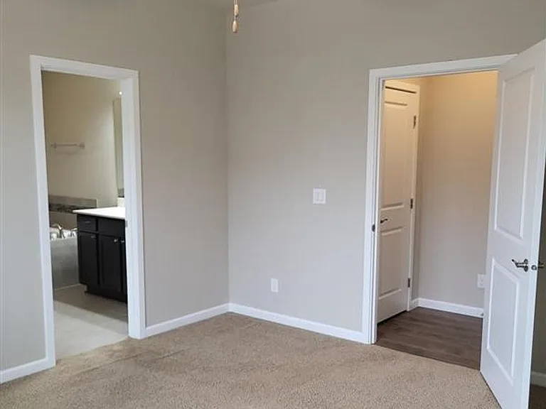556 Bondgard Ave E — Photo 12