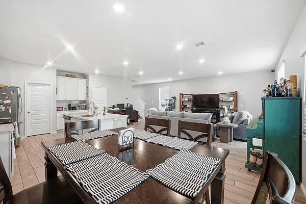 2405 Ayers Dr — Photo 5