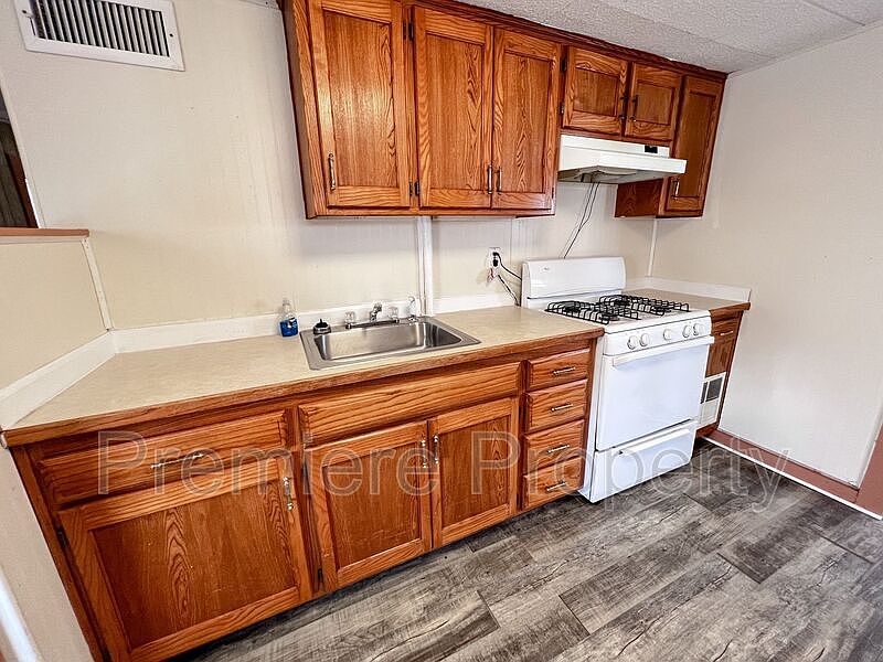 1421 S Brookside Ave Independence, MO, 64052 Apartments for Rent Zillow