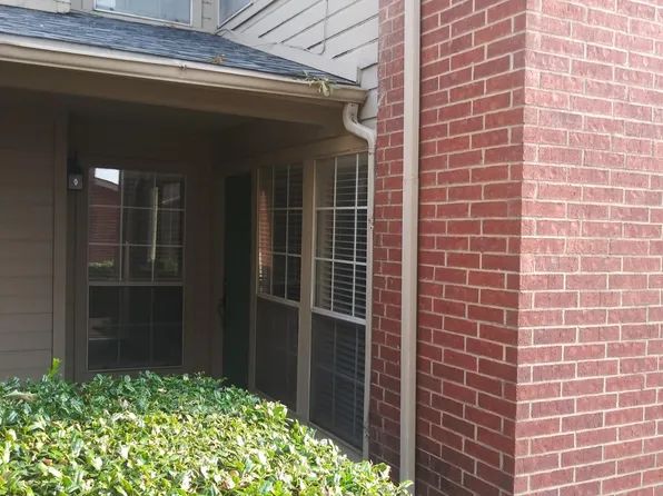 1413 Meadowood Village Dr, Fort Worth, TX 76120