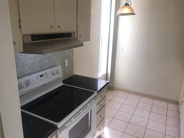 300 Vernon St #22 — Photo 7