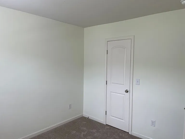 75 Shamrock Dr W — Photo 28
