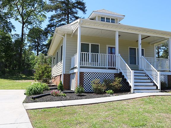 3rd image of 32 Silver Trail Cir