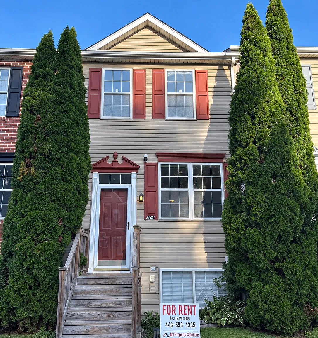 3 bed, 1.5 bath, 1620 sqft, $2,200 — Photo 1