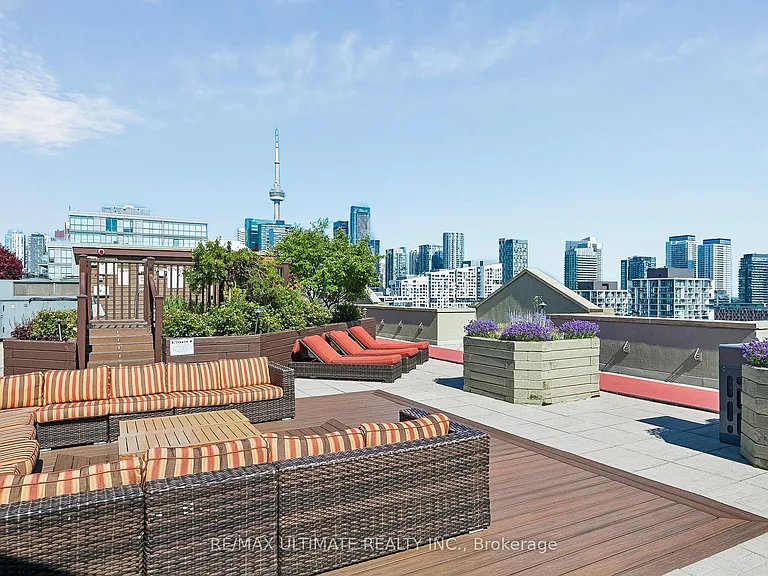 660 Wellington St W #C — Photo 27