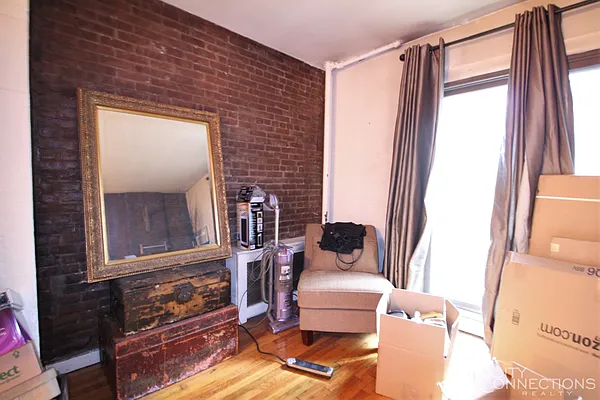 Rented by City Connections Realty | media 27