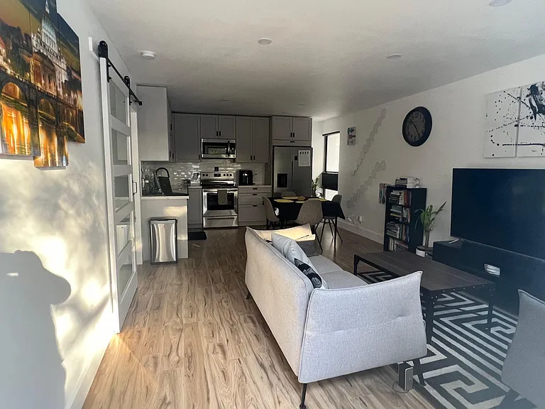 1415 SW 9th St #D — Photo 4