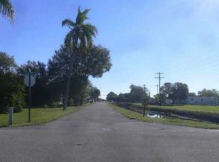 301 NW 5th St, Moore Haven, FL 33471