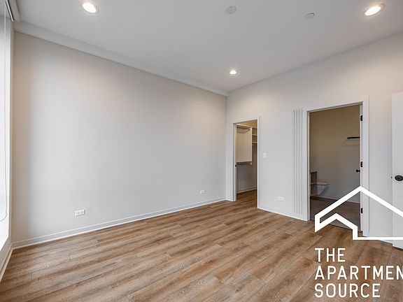 4th image of 3209 N Narragansett Ave #301