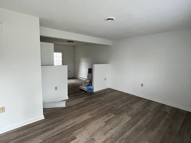 50 Bruce Dr #B — Photo 3