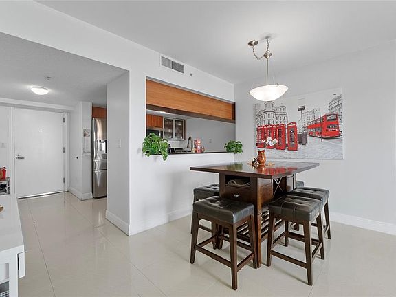 5th image of 1800 N Bayshore Dr APT 2402