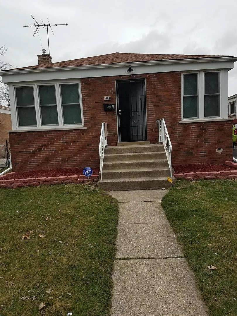 14441 Woodlawn Ave photo 1