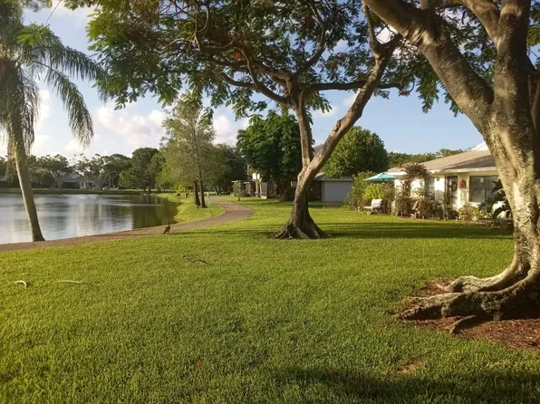 5167 Tennis Ln, Delray Beach, FL 33484