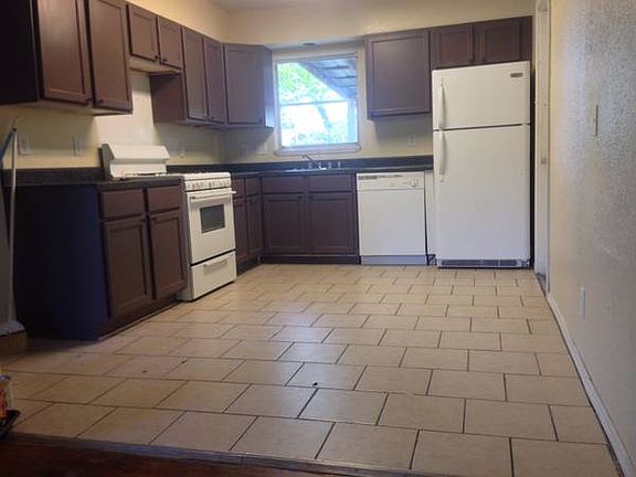 3rd image of 1010 Sumner Dr