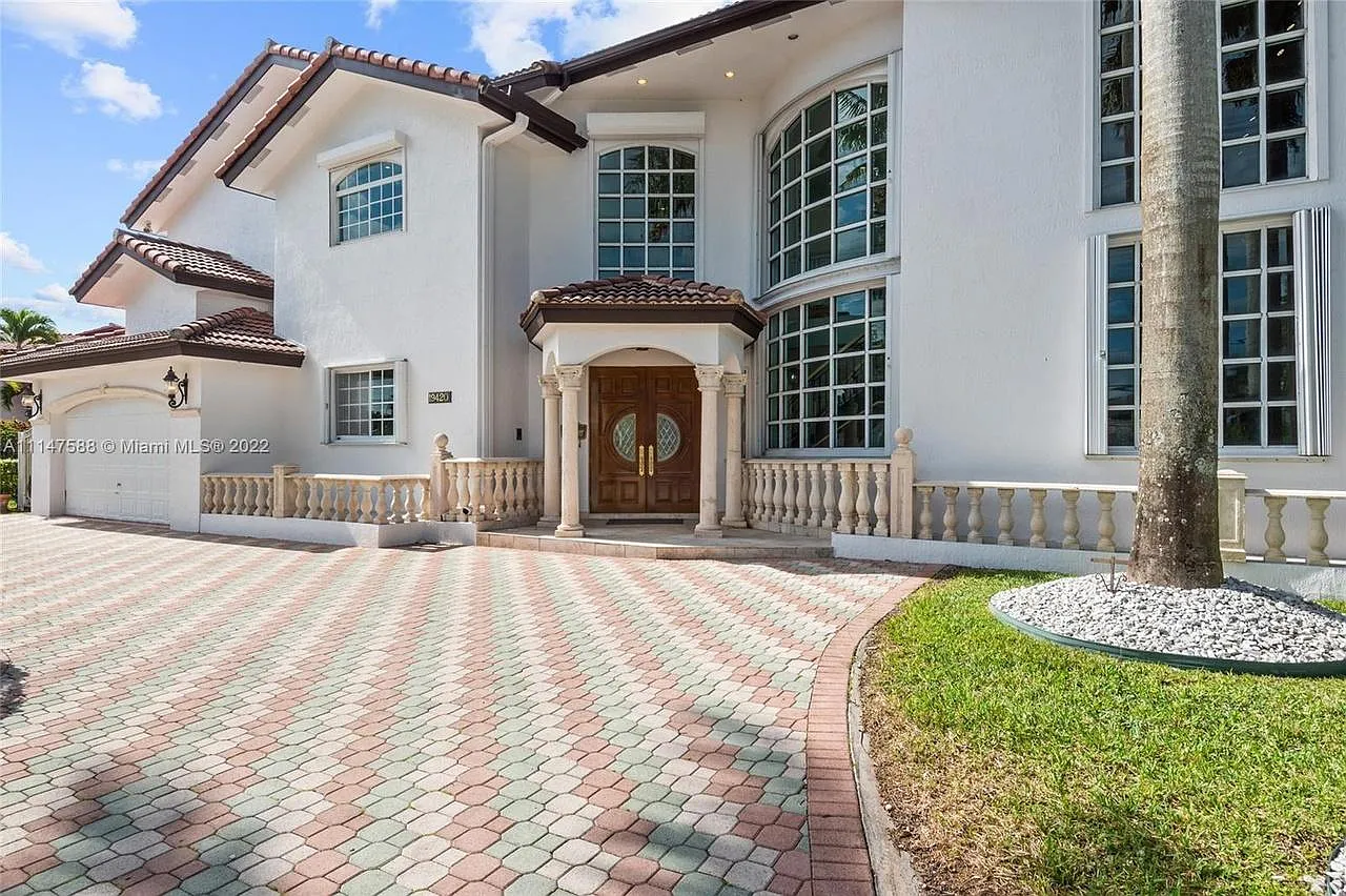 4 bed, 5000 sqft, $8,500 — Photo 2