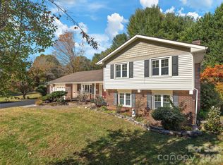 142 Twin Lakes Dr, Candler, NC 28715