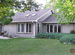 925 Menk Dr, Saint Peter, MN 56082
