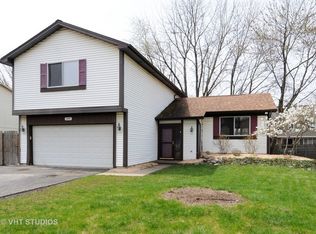 399 Quarry Dr, Bolingbrook, IL 60490