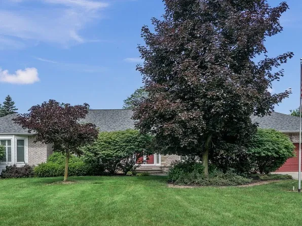 8144 Roseville Ct, East Amherst, NY 14051