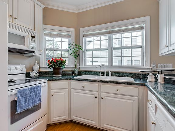 5th image of 4423 Piedmont Trace Dr