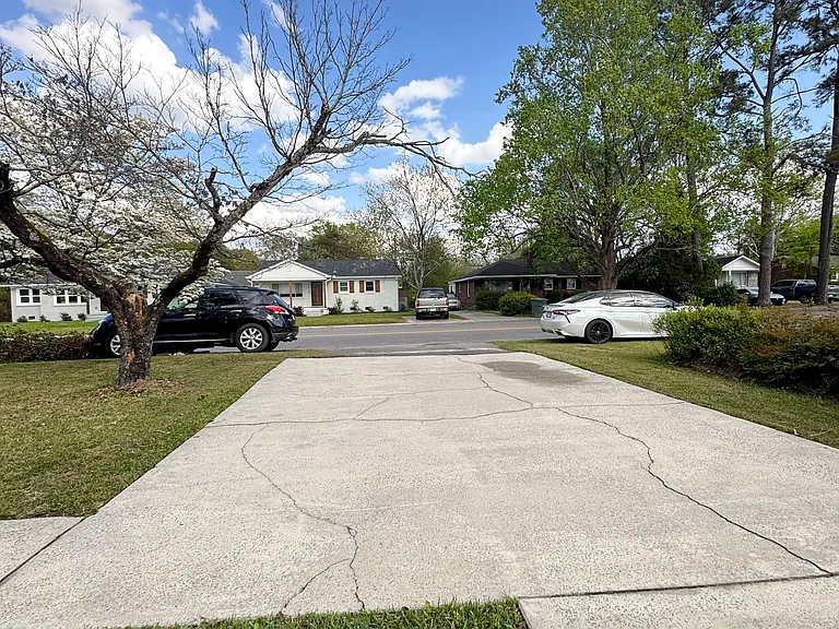 1527 S Kilbourne Rd — Photo 14