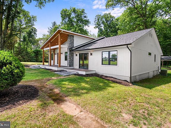 3rd image of 12365 Henderson Rd