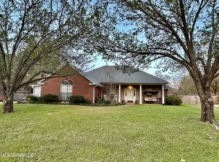 930 Eagles Nest Dr, Byram, MS 39272
