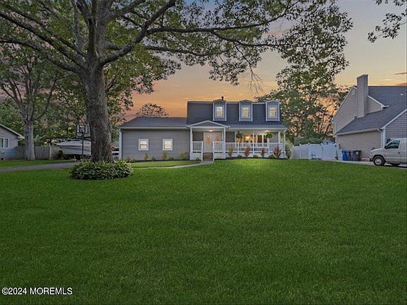 3rd image of 110 Silverwood Court