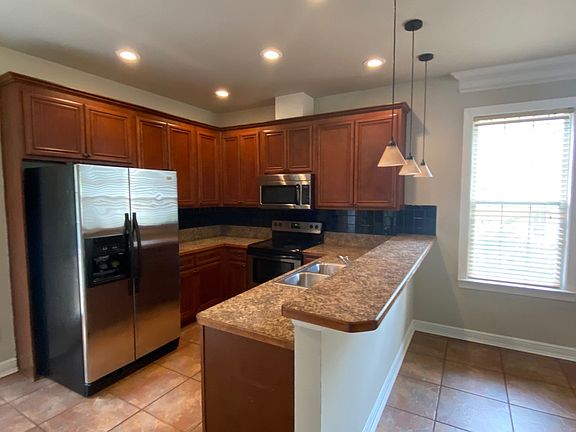 3rd image of 909 Buena Vista Dr #909