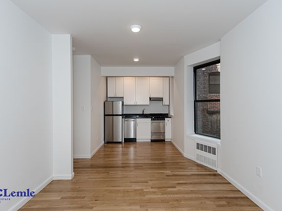 3rd image of 1324 Lexington Ave #4D