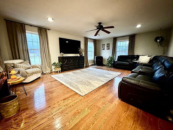 5th image of 559 Stamets Rd