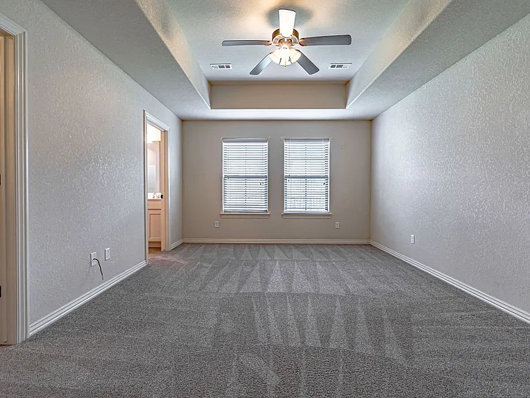926 Kensington Dr — Photo 11