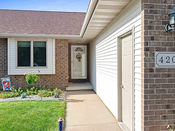 3rd image of 420 Elm Dr